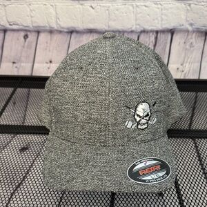 Flexfit Gray Skull & Golf Clubs Design